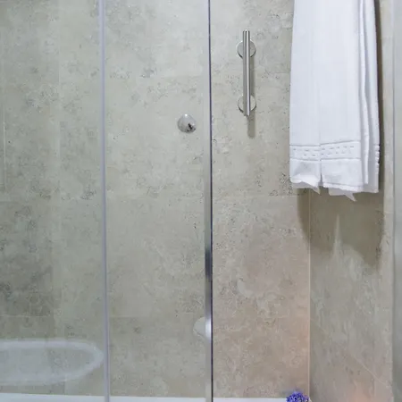 Alhambra - Adults Only بيت ضيافة 4*