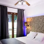 Alhambra - Adults Only 4*