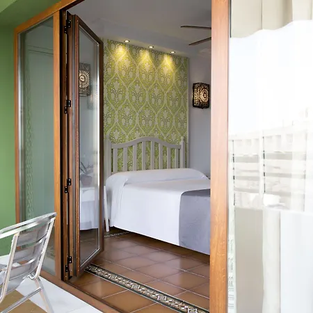 Alhambra - Adults Only 4*